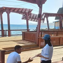 Ejecución de experiencia para visitantes en Roatán